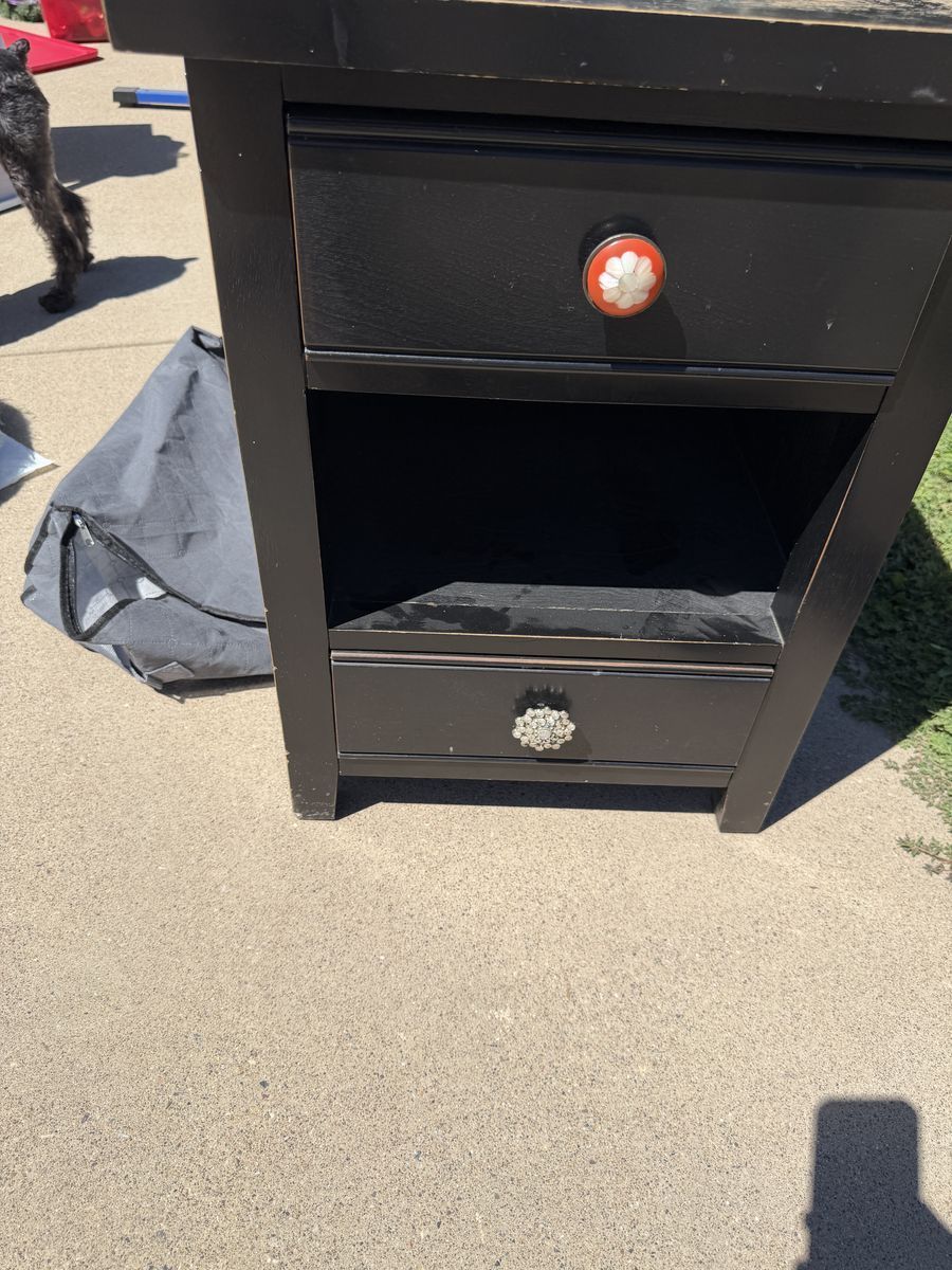 Side dresser/night stand