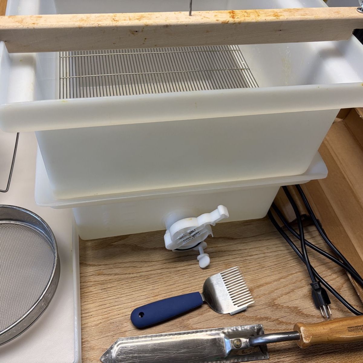 Beekeeping Uncapping Tub And Accessories