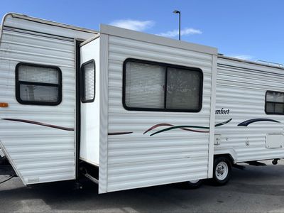 2004 comfort 24FT whit slide out very clean no issues ready to camp or travel