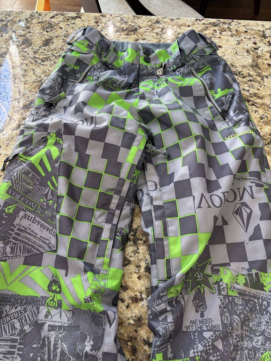 Volcom's "Discover" insulated snowboard pants