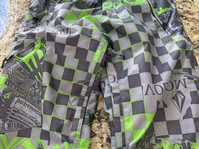 Volcom's "Discover" insulated snowboard pants