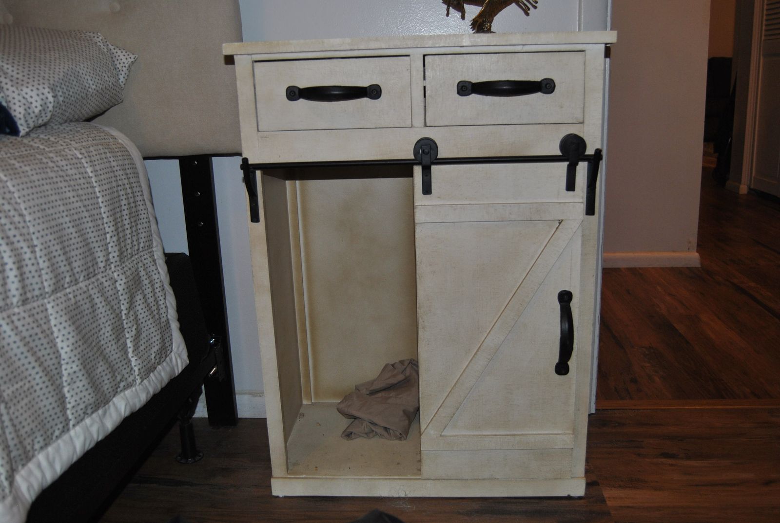 2 Nightstands