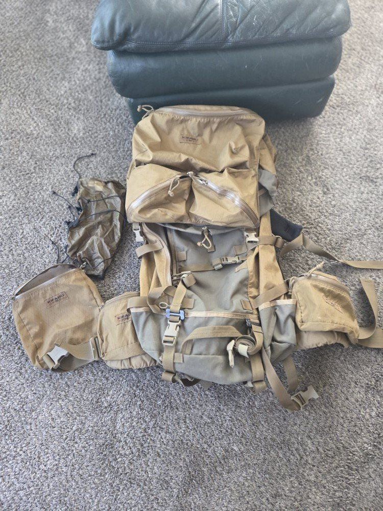 kifaru muskeg medium with frame extra bags mint!