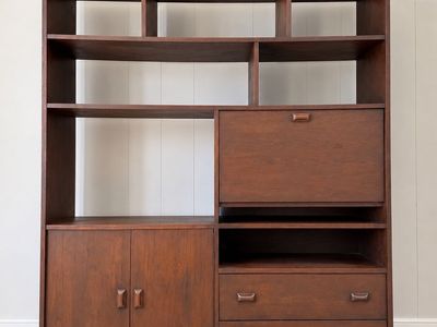 Stunning American Mid-Century Modern Walnut Freestanding Wall Unit and Room Divider