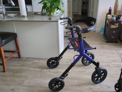 MAXWALK ROLLER WALKER