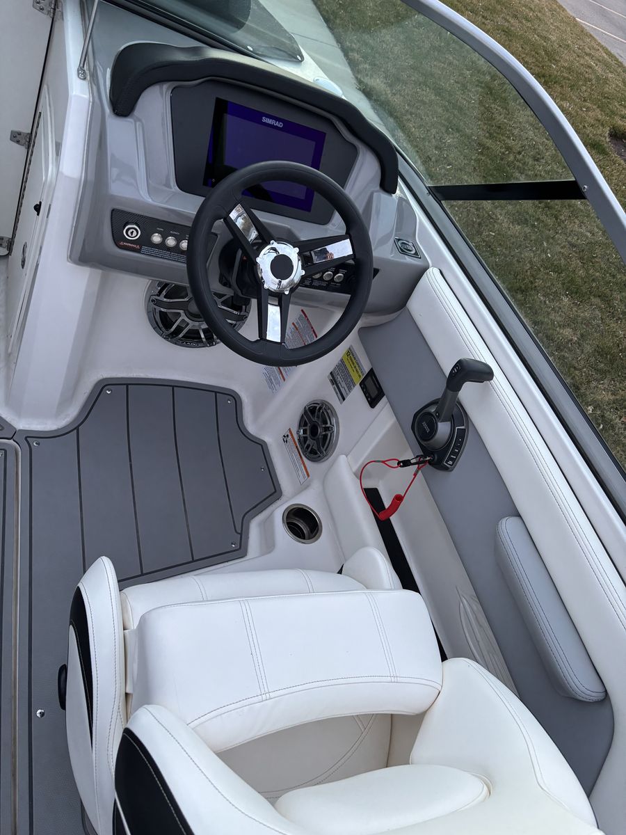Main image 6