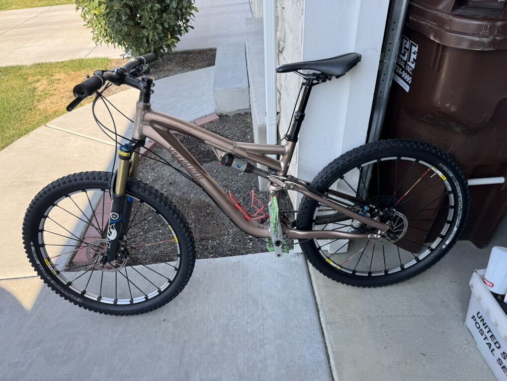 Mountain Bike Fits 5'6-5'10”, year of 2012