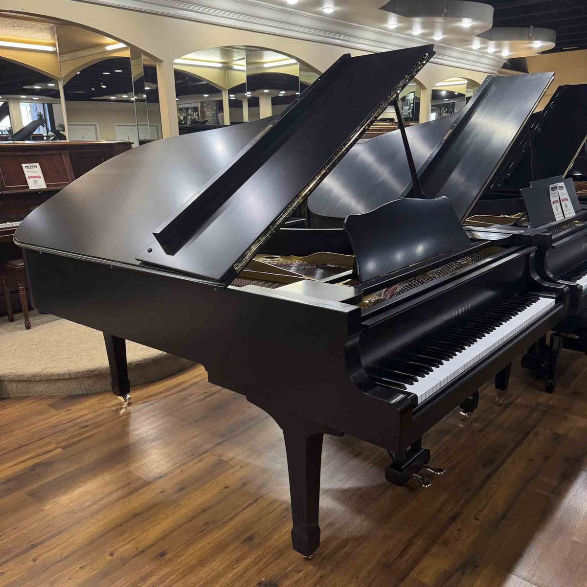 LIKE-NEW YAMAHA C7 GRAND PIANO