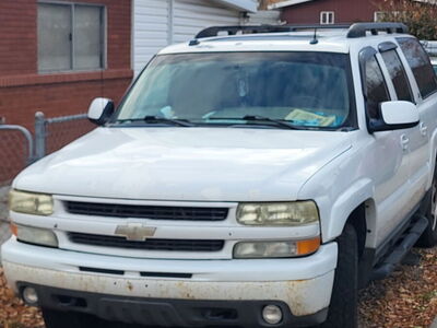 Chevy Suburban Z71 2004 - For Sale, reliable. Drives great in snow.