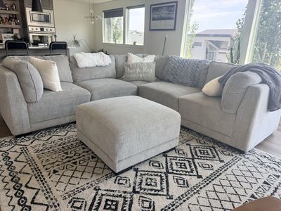 Spacious Gray Sectional Sofa with Ottoman - Comfortable Living Room Seating