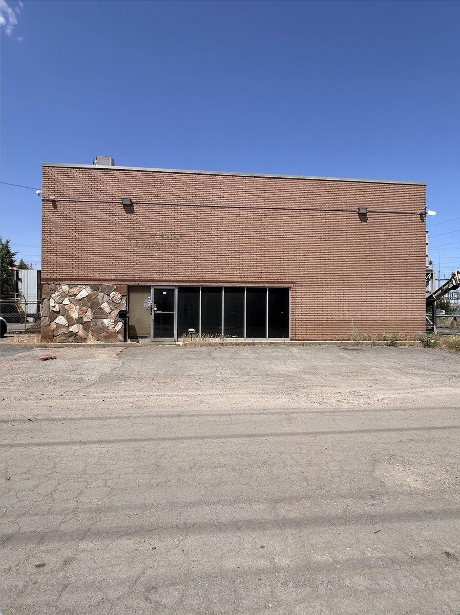 Available Now – Office/Warehouse + Fenced Yard – Central SLC