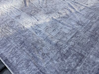 New. Beautiful 9x12 Washable Area Rug