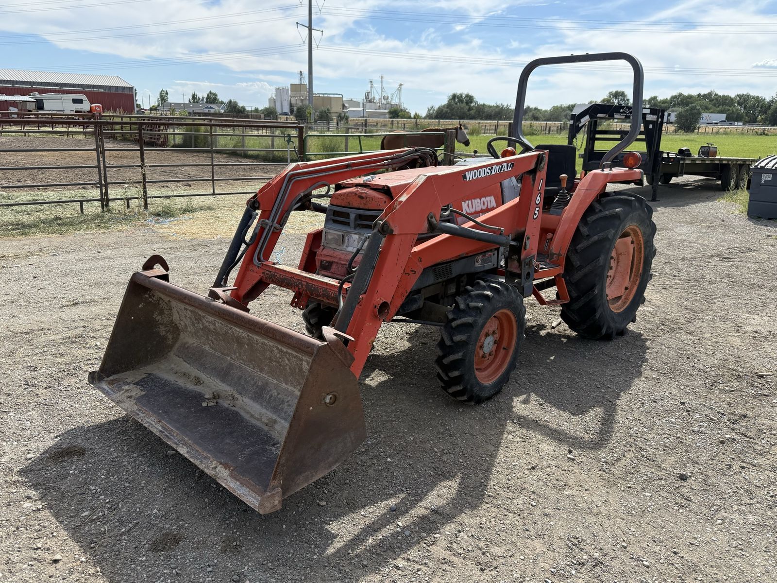 Kubota L2900 Diesel Tractor with Loader