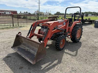 Kubota L2900 Diesel Tractor with Loader