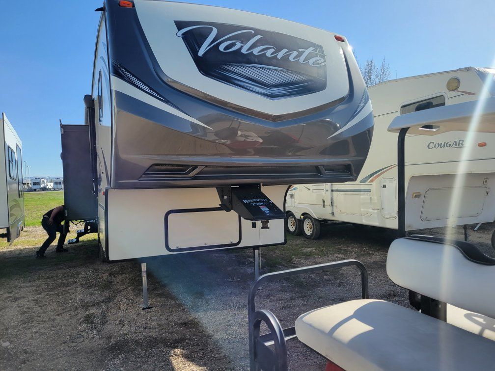 5th Wheel Trailer