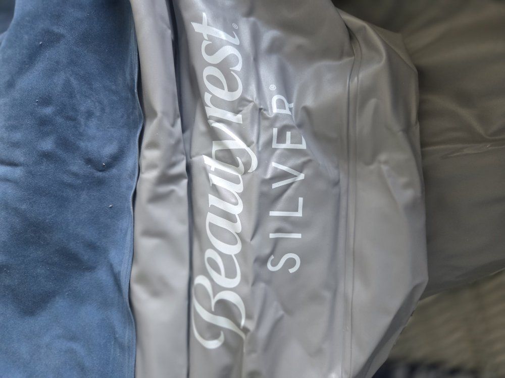 Beautyrest Silver Queen Air Mattress - pump.