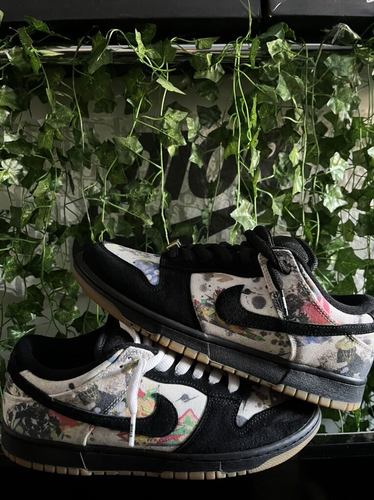 Authentic supreme SB dunks