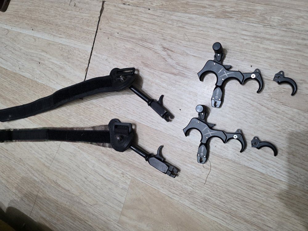 Archery Release Aids 2 Wrist Straps 2 thumb button