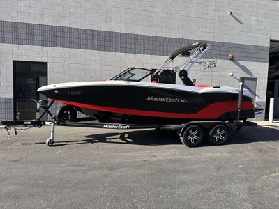 2020 MasterCraft NXT22 Wakeboard Boat - Black/Red, Excellent Condition, W/ Trailer