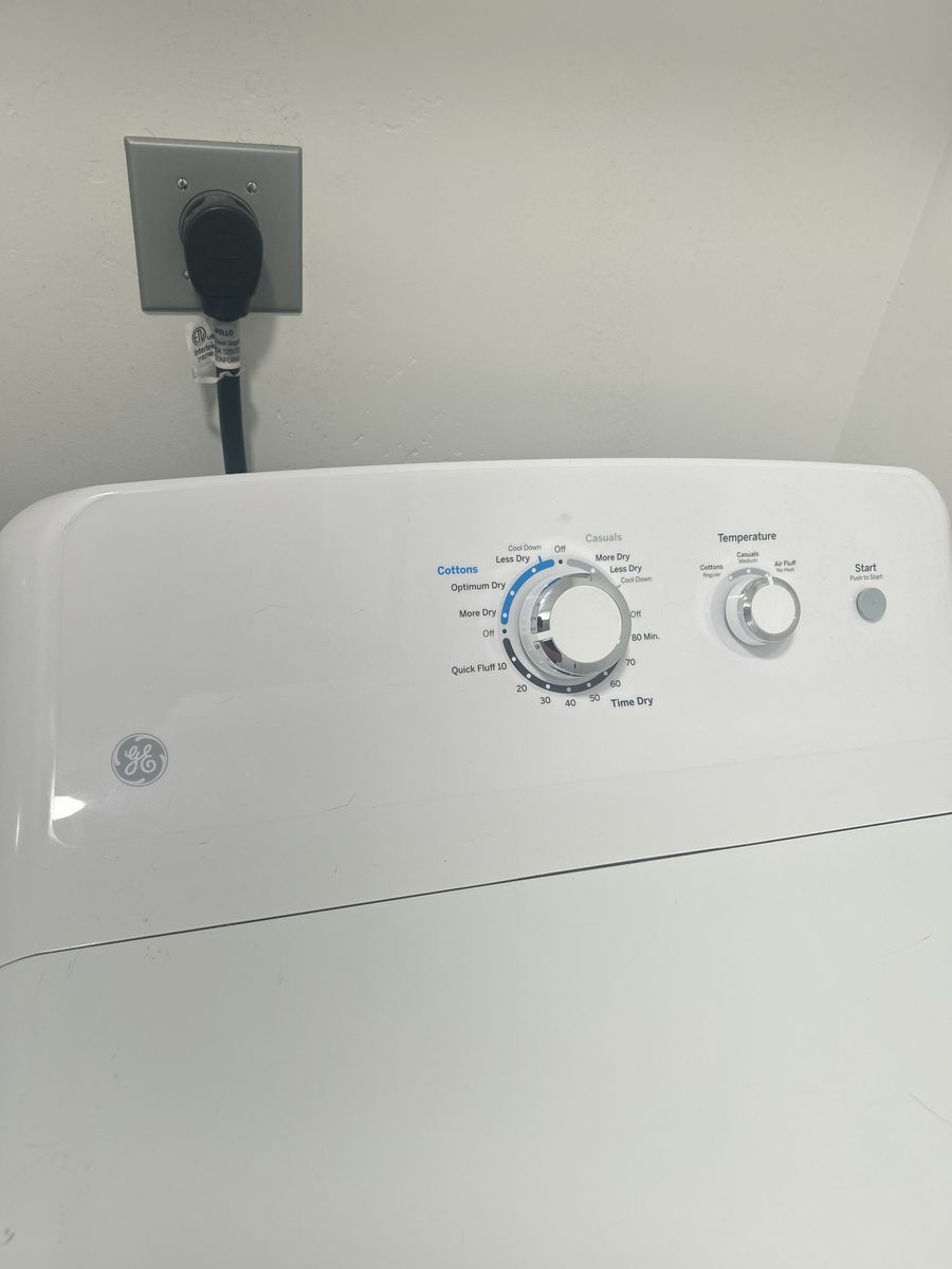 GE and Hotpoint Washer and Dryer Set White Used