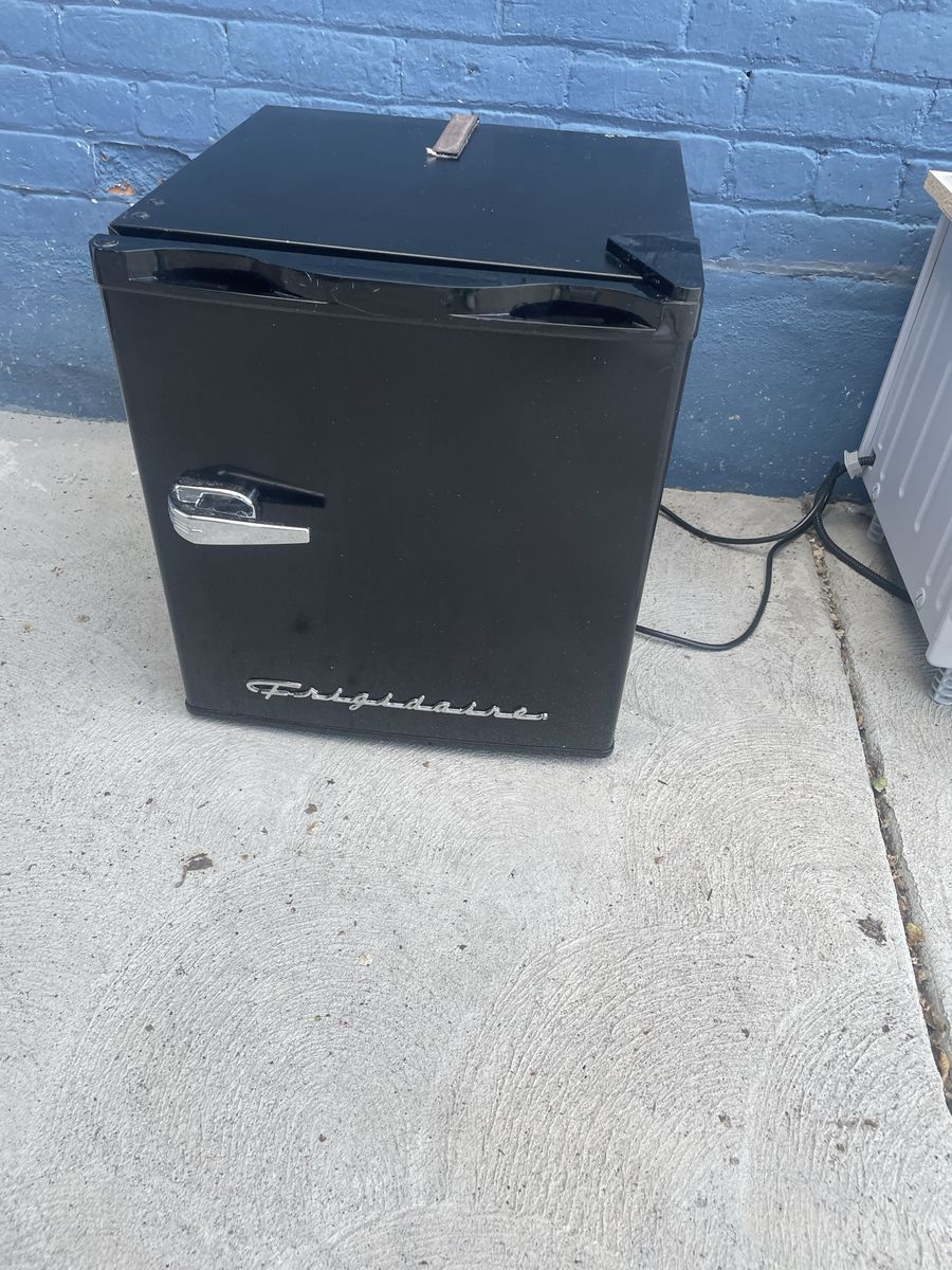 Frigidaire refrigerator mini