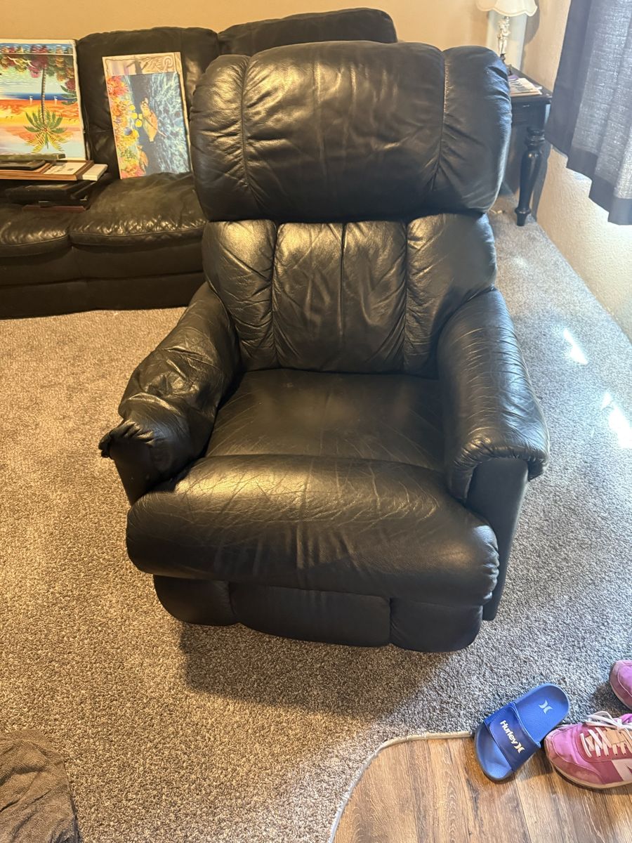 Black Leather Recliner Chair - Used Good Condition
