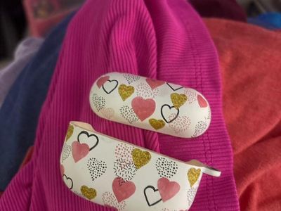 Heart Pattern Airpod Pros case - White with Pink & Gold Hearts