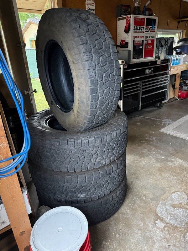 Toyo AT 3 275/70/18