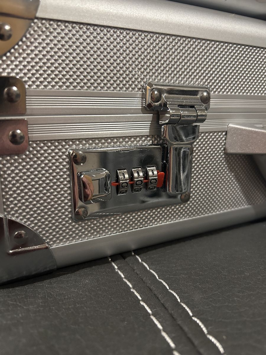 Main image 3