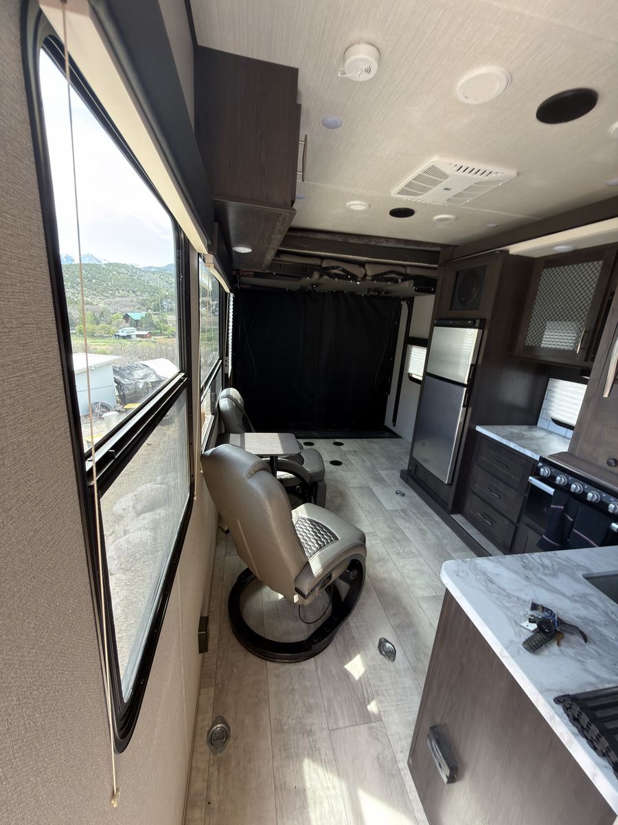 2021 momentum 25g toy hauler
