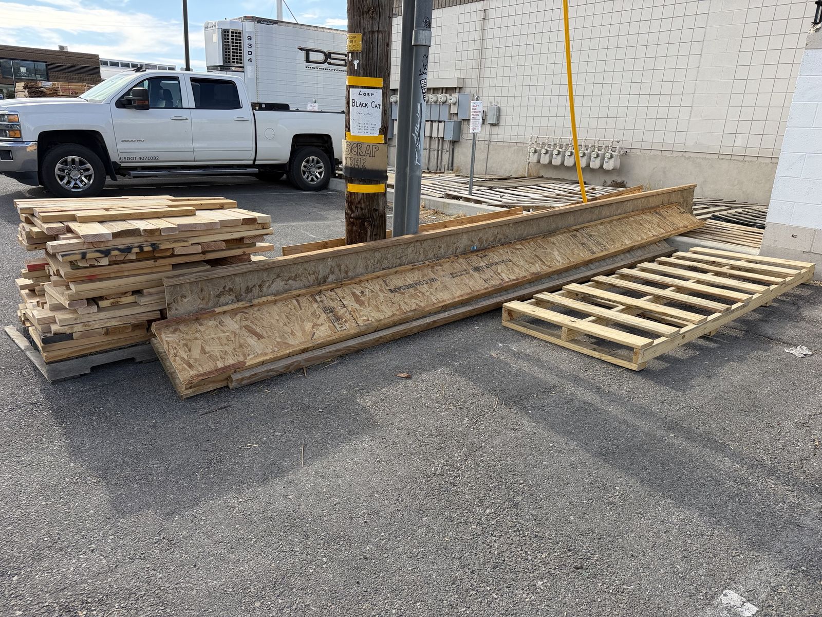 DO NOT CONTACT - Free Scrap Framing Lumber, Trusses / I-Joists & Long Pallet - READ AD COMPLETELY - CURBSIDE PICKUP