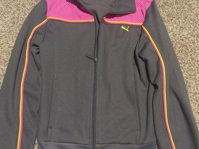 Super cute! Puma athletic jacket size medium