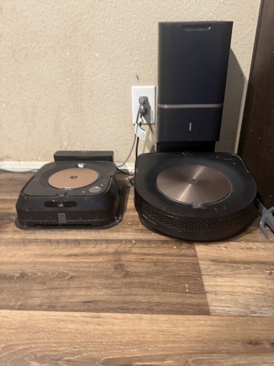 iRobot Roomba Vacuum and Braava Jet M6 Robot Mop Combo Set