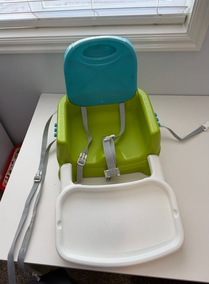 Fisher-PriceTM Feeding Booster Seat for Toddlers, Adjustable Tray, Portable High Chair