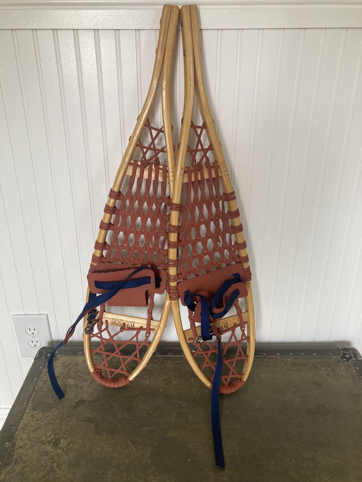 SNOWSHOE -Handcrafted - Iverson Seek Wilderness YOUTH 7x30 - NEW CONDITION!!
