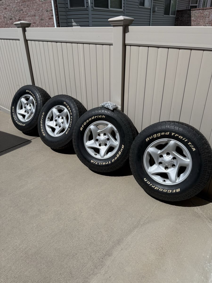 2002 Toyota Tundra tires/wheels