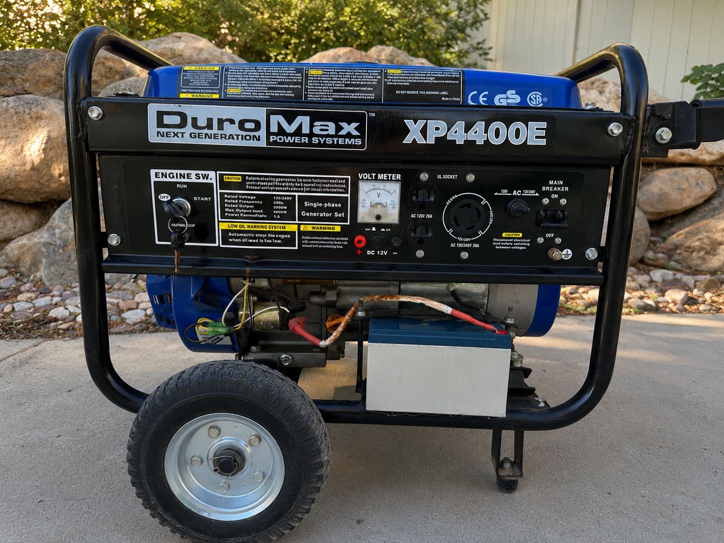 DuroMax XP4400E Generator