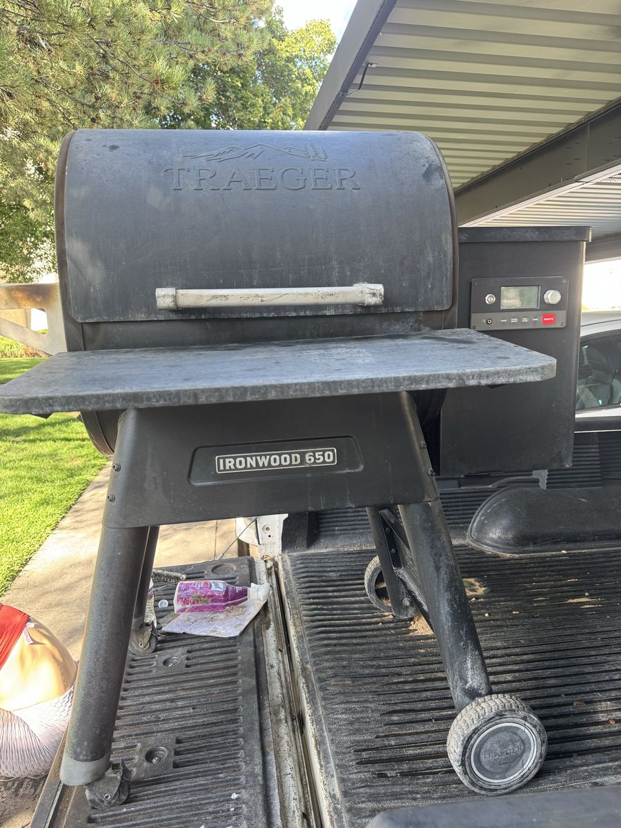 Traeger Ironwood 650 Wood Pellet Grill Smoker - Used