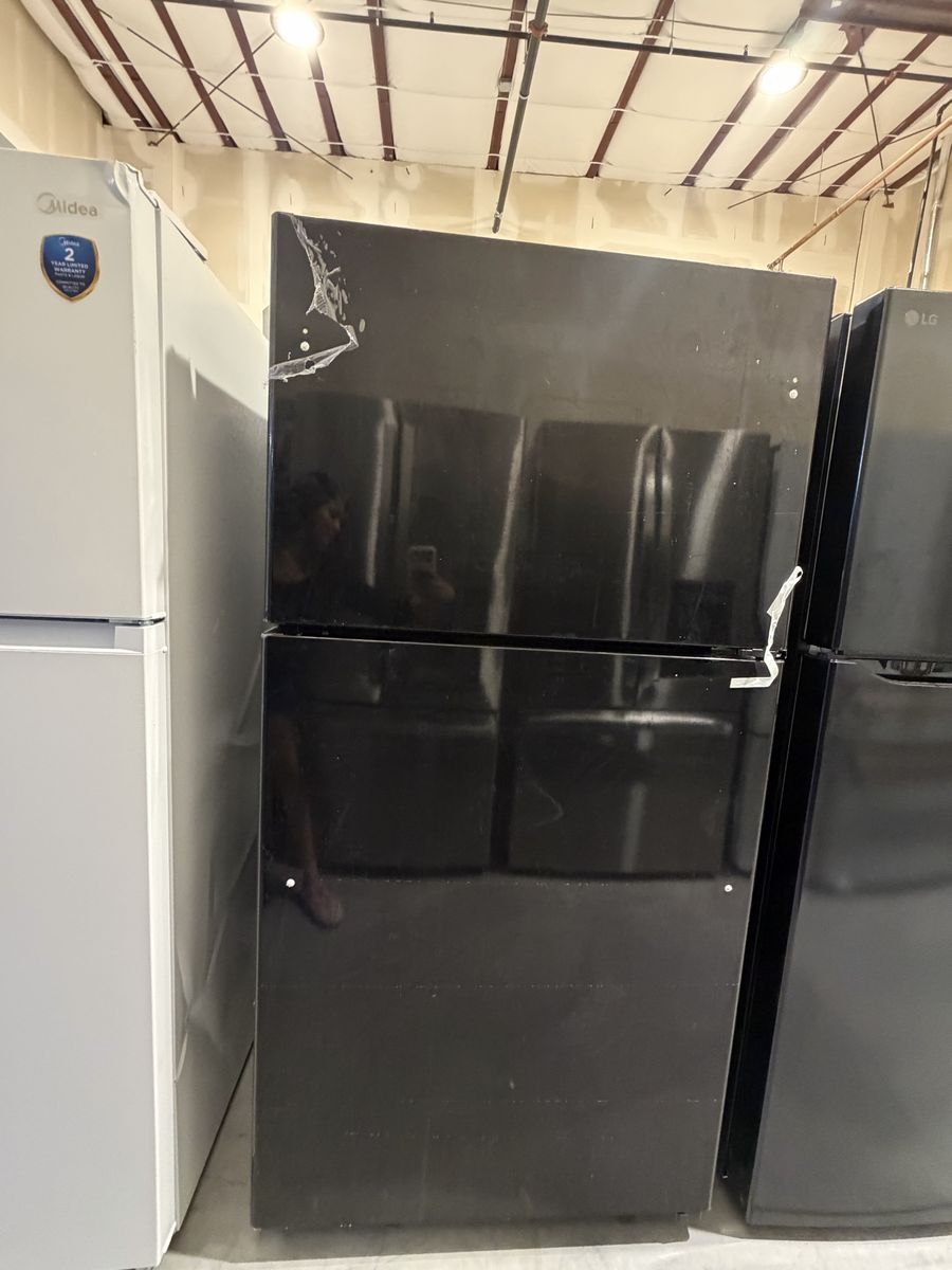 21.9 Cu. Ft. Top Freezer Refrigerator – Black | Garage Ready
