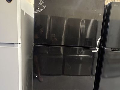 21.9 Cu. Ft. Top Freezer Refrigerator – Black | Garage Ready