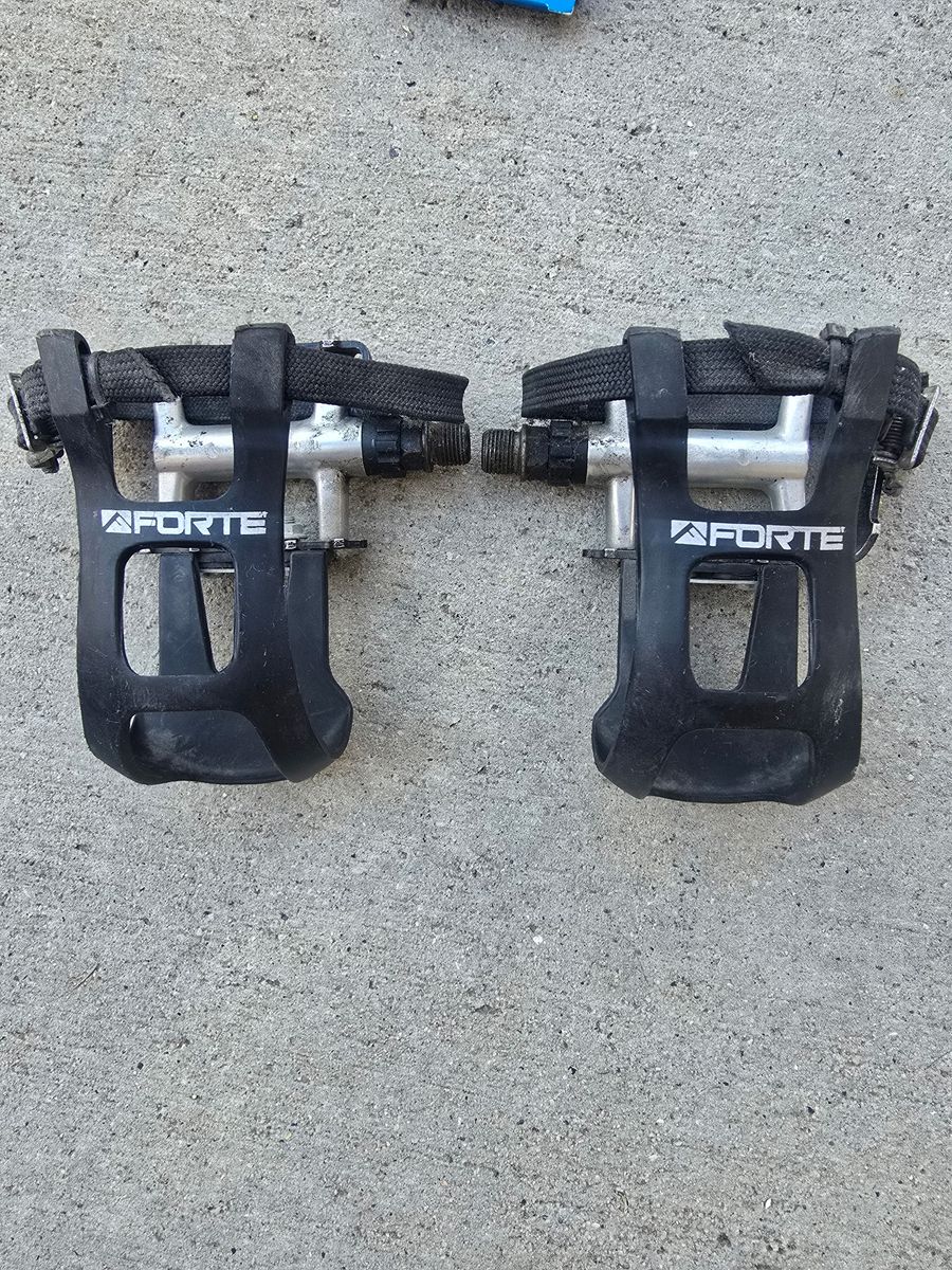 Forté Road Bike Pedals with Toe Clips & Straps – Non-Clipless Bicycle Cages