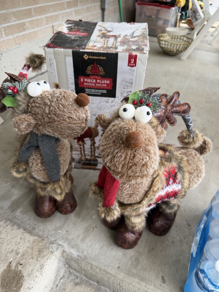 Member's Mark 2-Piece Plush Moose Holiday Decor Set with Telescoping Legs