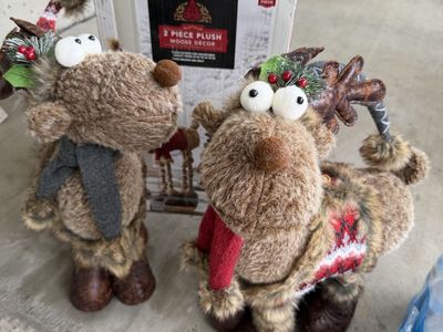 Member's Mark 2-Piece Plush Moose Holiday Decor Set with Telescoping Legs