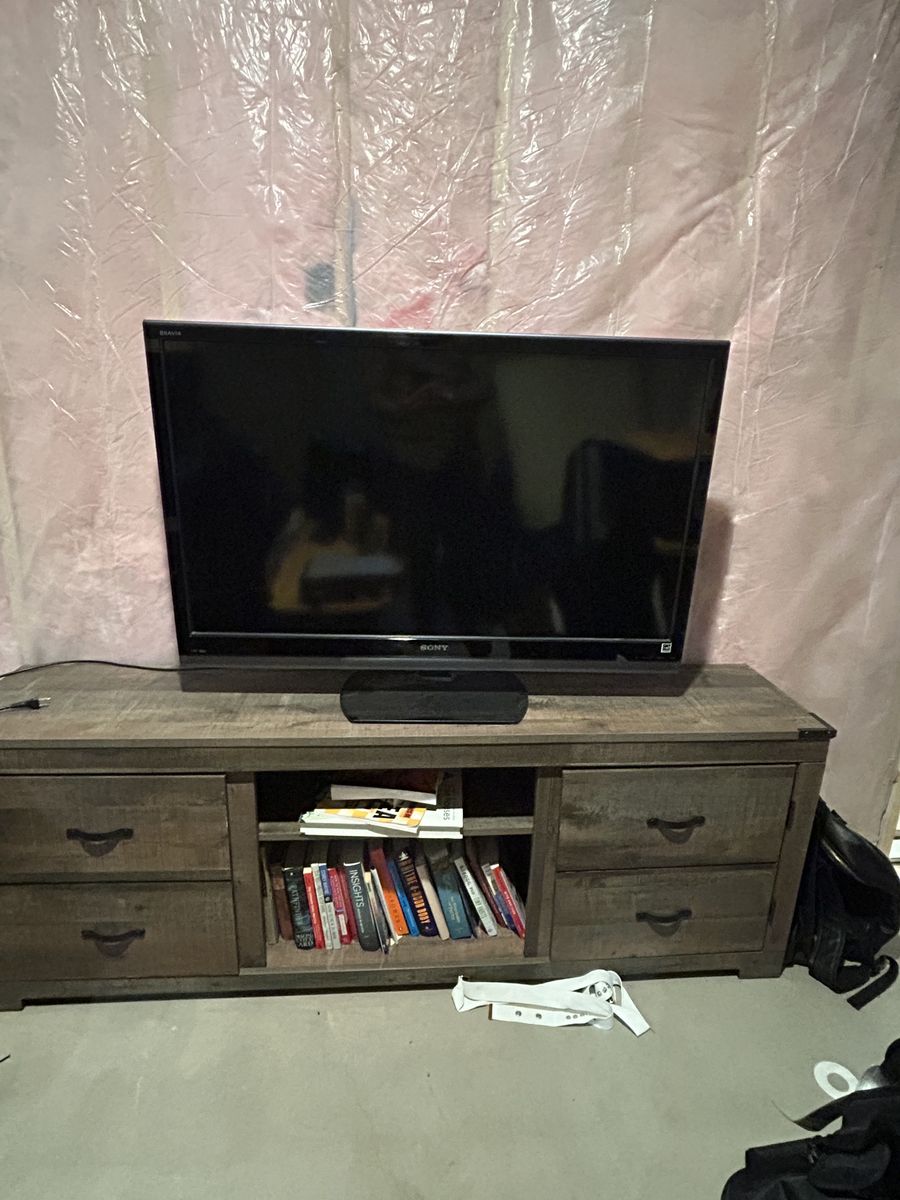 Sony Bravia 46" LCD TV. Model KDL-46VL150