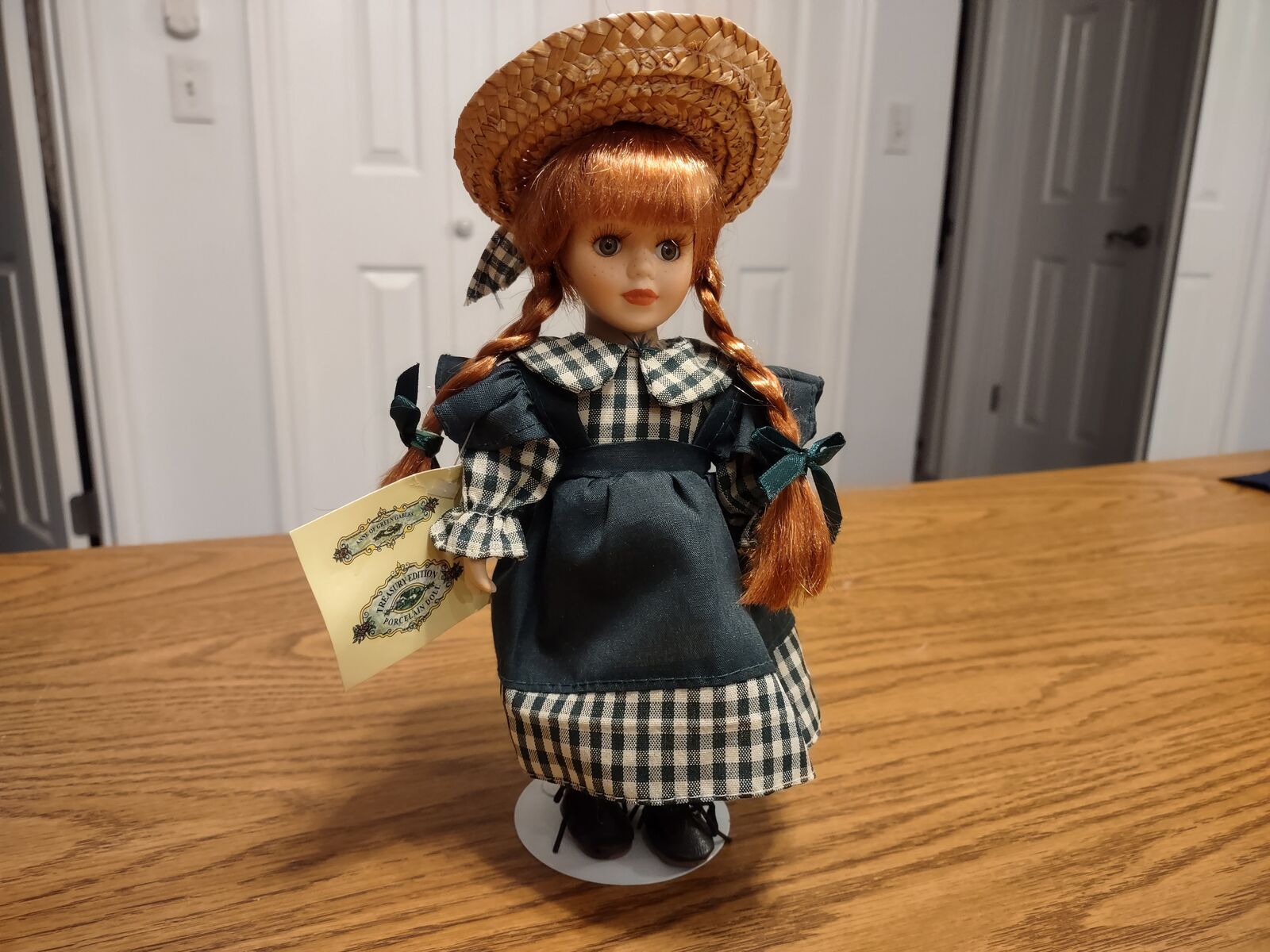 ANNE OF GREEN GABLES PORCELAIN DOLL