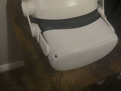 Oculus Quest 2 VR Headset & Controllers - White (Used)
