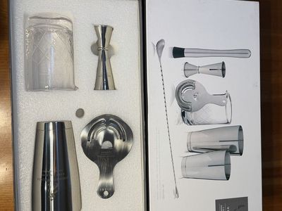 Rare Johnnie Walker Viski 7 Piece Bar Essentials Set