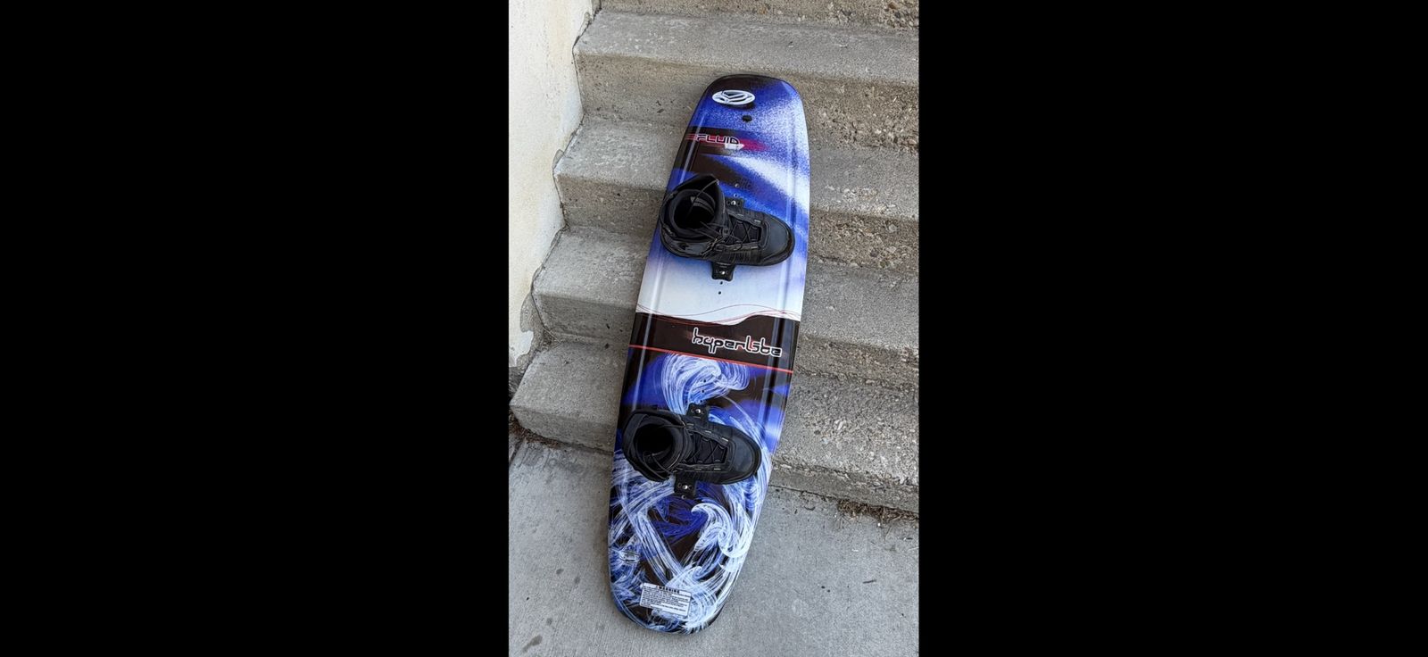 Hyperlite Fluid 137cm Wakeboard w/ bindings