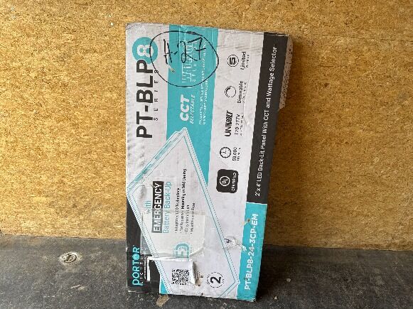 NEW - 2x4' LED Lights