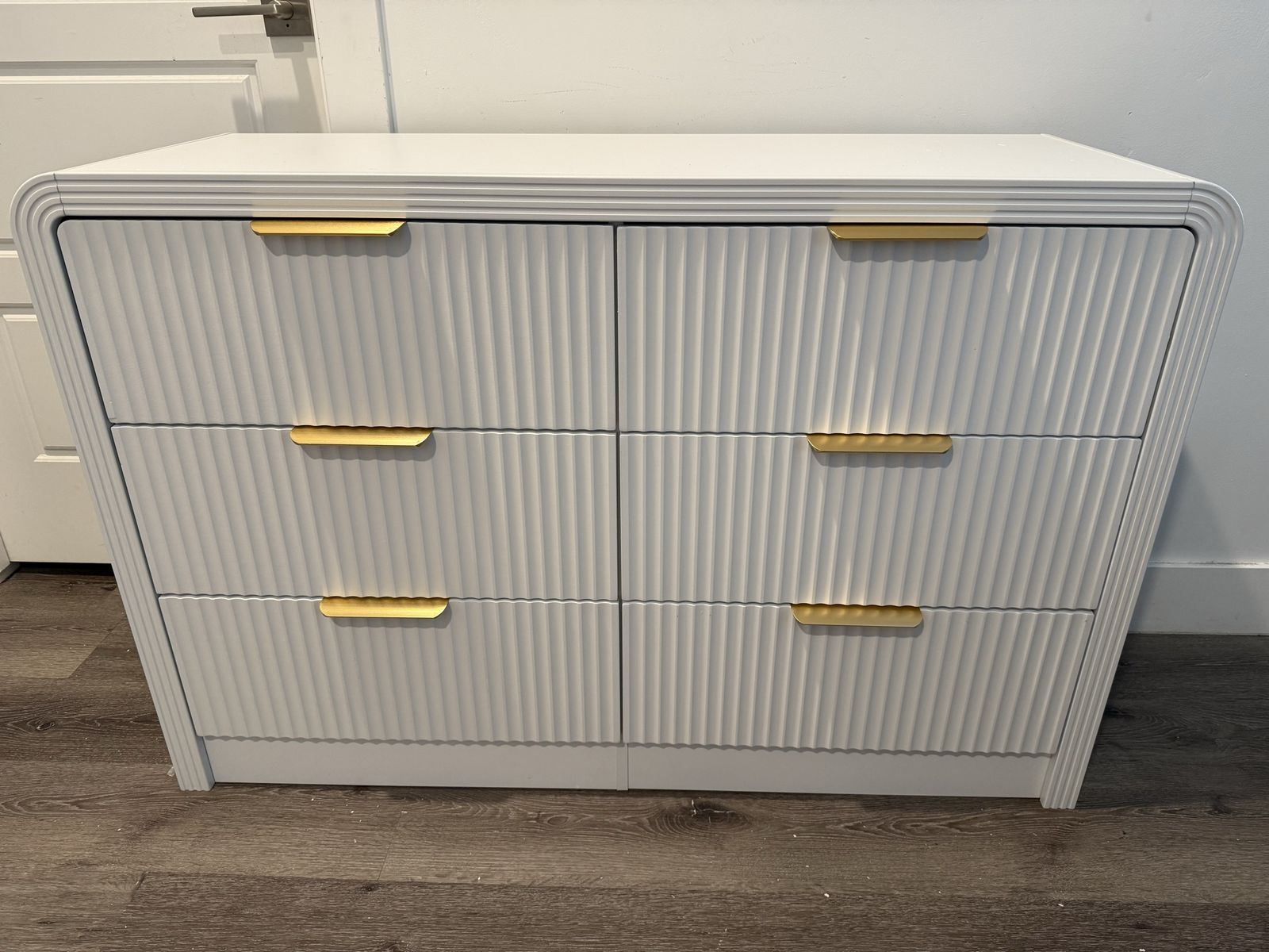 Brand New Modern White Fluted 6 Drawer Dresser